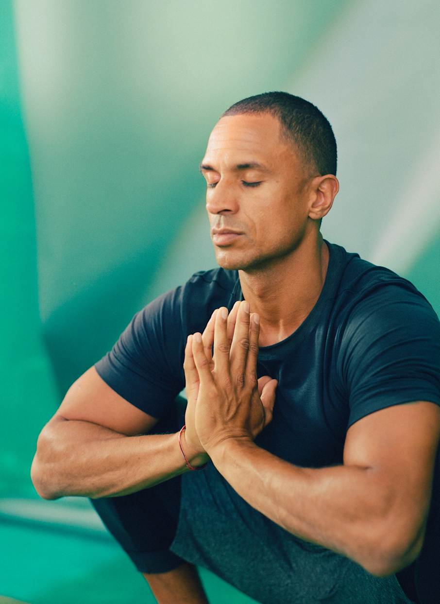 Pozycje jogi zwiększające siłę i sprawność