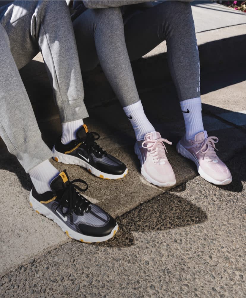 nike renew run on feet