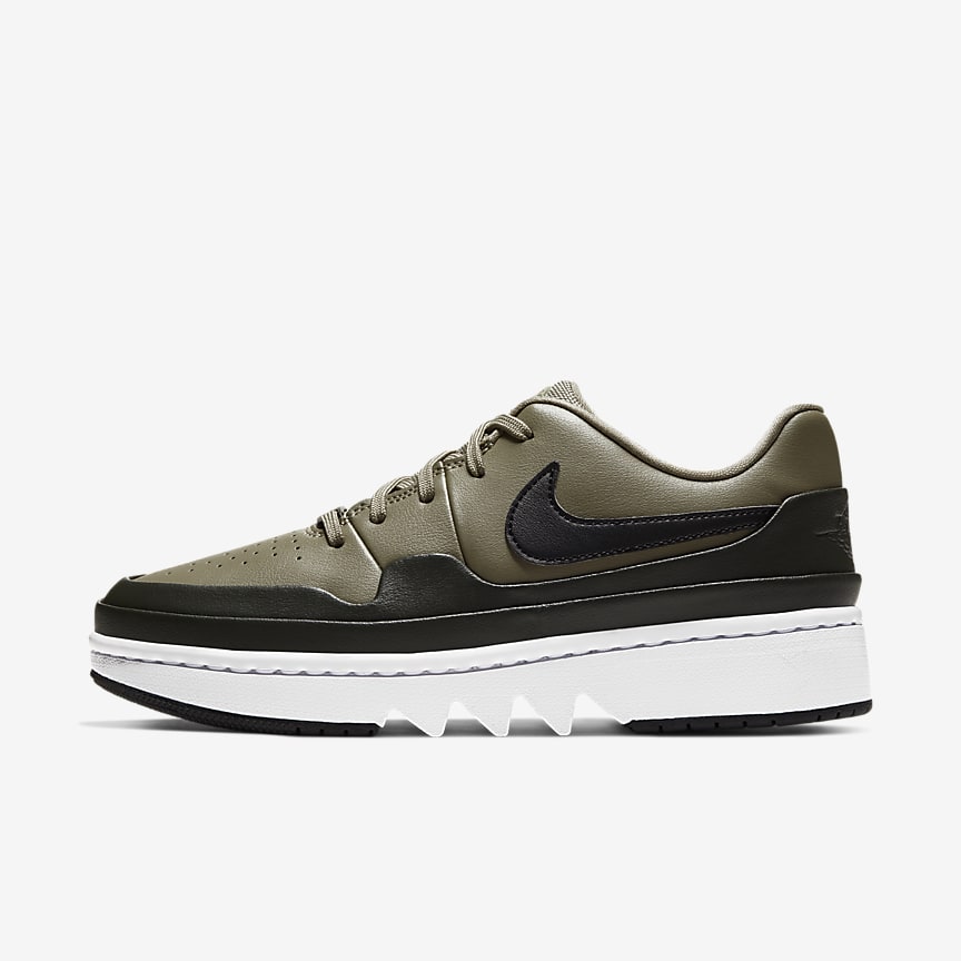 Chaussures, vêtements et accessoires Nike pour Femme. CA