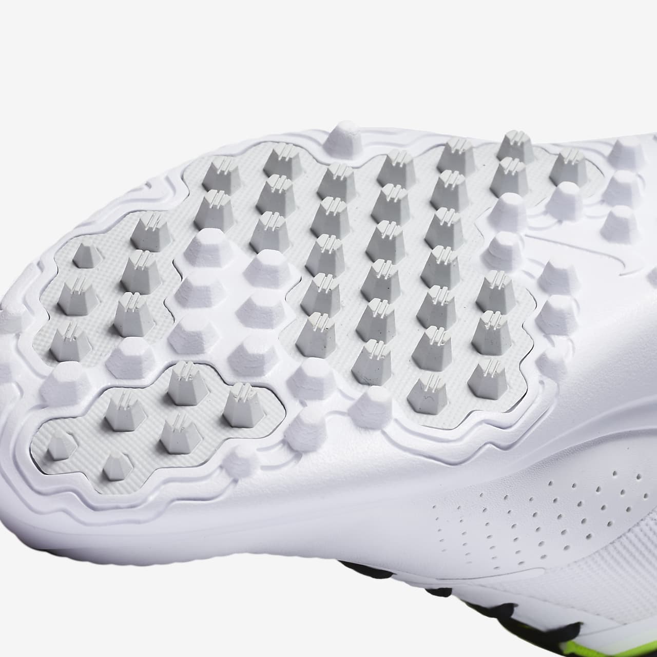 nike akamai women's golf shoe