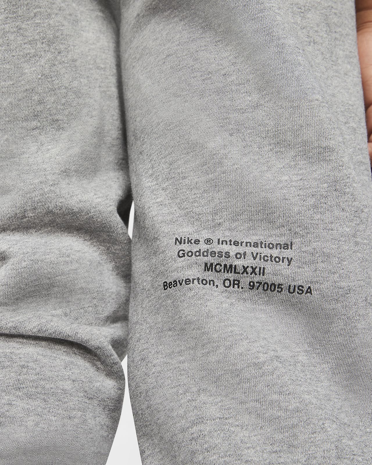 pantaloni nike scontate