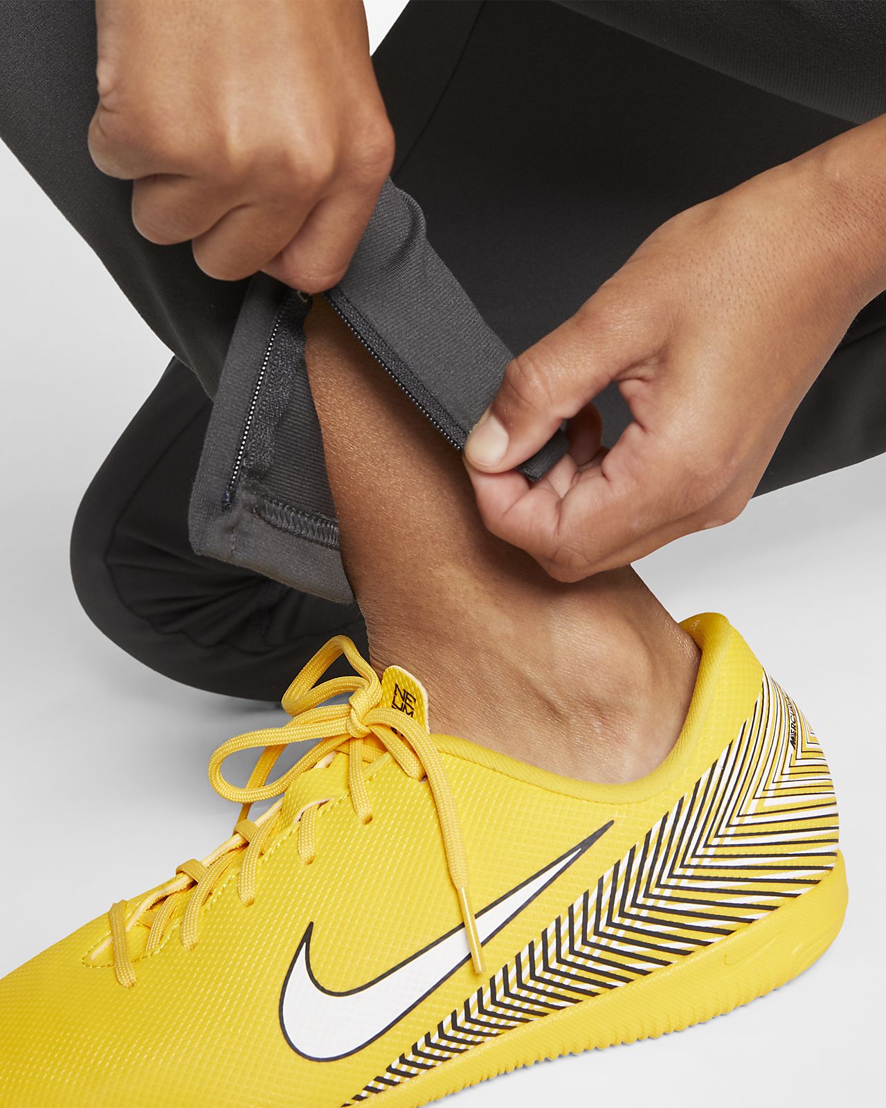 Nike Dri FIT Academy futballnadrág nagyobb gyerekeknek. Nike Legjobb Nike Air Max 270 Idősebb gyerekek Fehér,Fekete Fiu