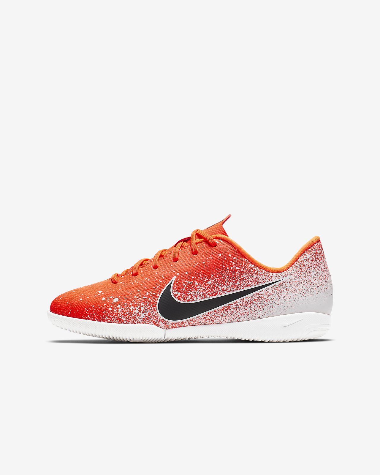Nike Jr. VaporX 12 Academy IC Fußballschuh für Hallen- und Hartplätze für jüngere/ältere Kinder Nike Jr. VaporX 12 Academy IC Fußballschuh für Hallen- und Hartplätze für jüngere/ältere Kinder