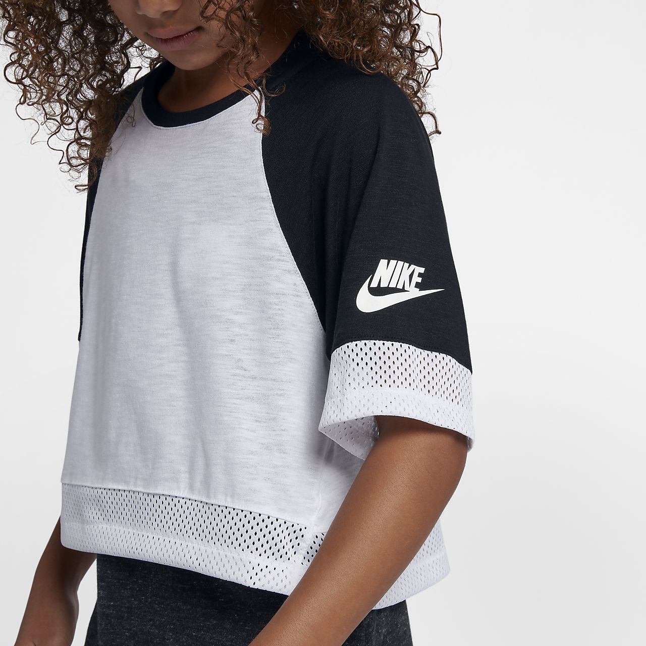 nike white short sleeve crop top