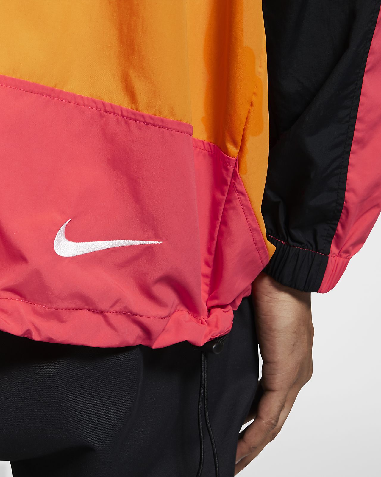 Nike Sportswear gewebte Jacke mit Kapuze Nike Sportswear gewebte Jacke mit Kapuze
