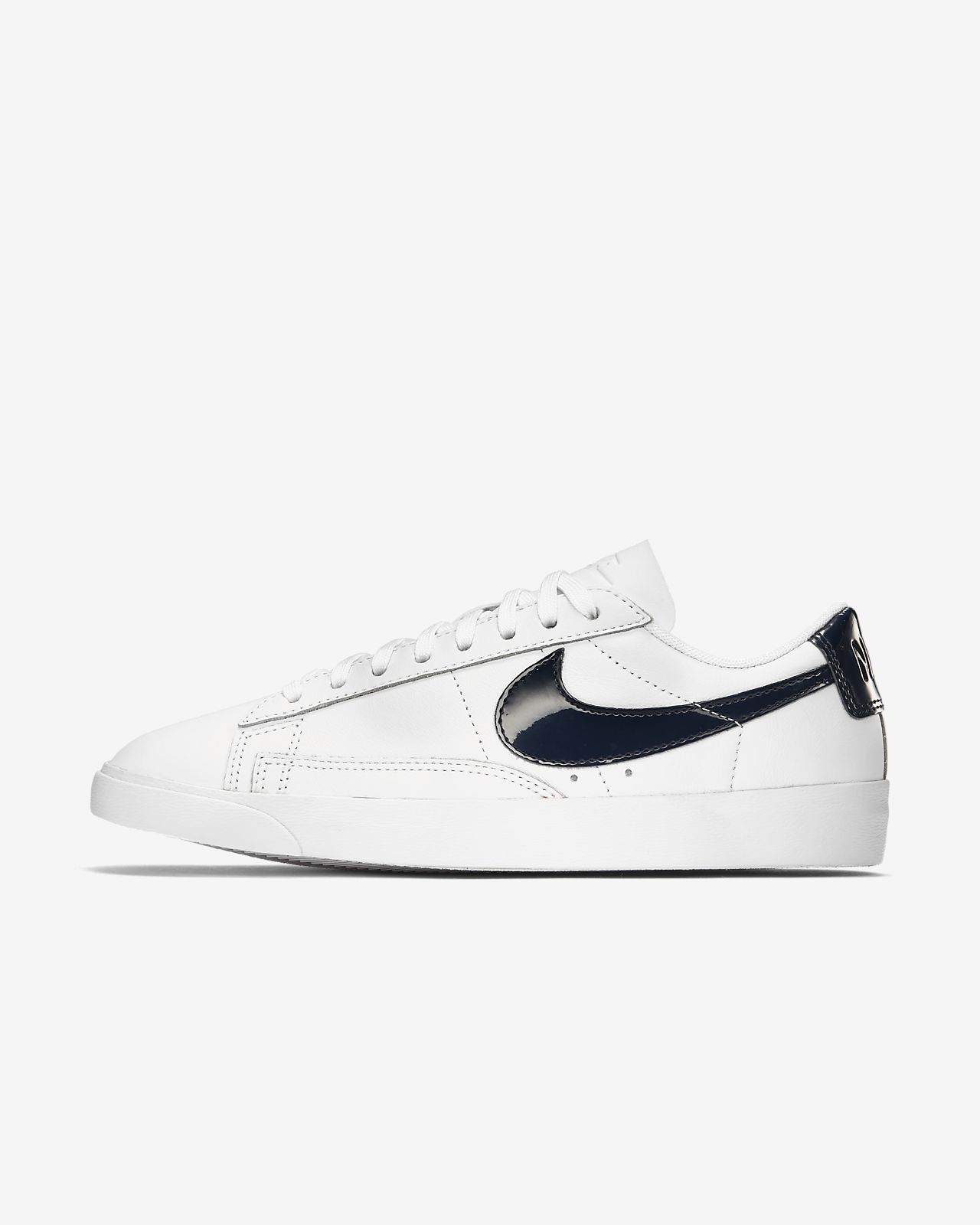 blazer low essential sneaker nike