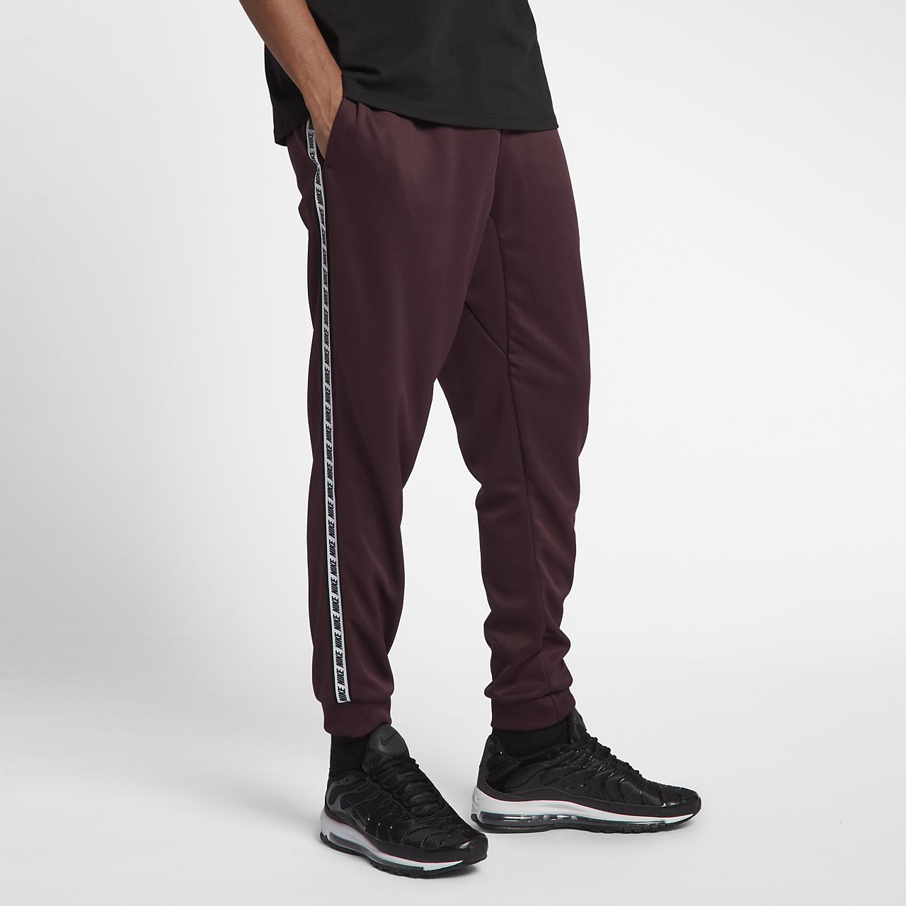 nike sportswear graphic joggers