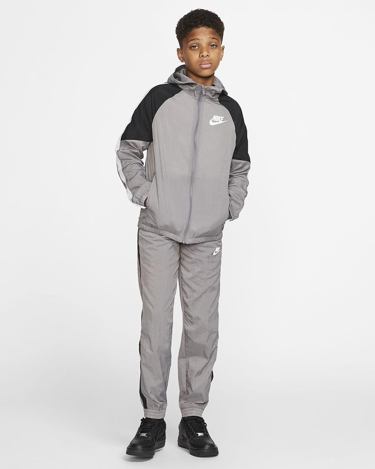 Nike Sportswear Web-Trainingsanzug für ältere Kinder (Jungen) Nike Sportswear Web-Trainingsanzug für ältere Kinder (Jungen)