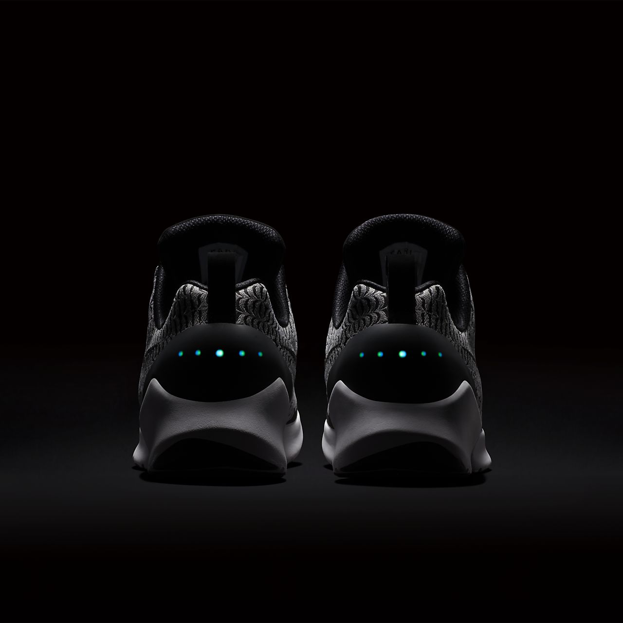 Nike HyperAdapt 1.0 férficipő (EU s töltő). Nike HU Nike HyperAdapt 1.0 (EU Plug) férficipő. Nike HU