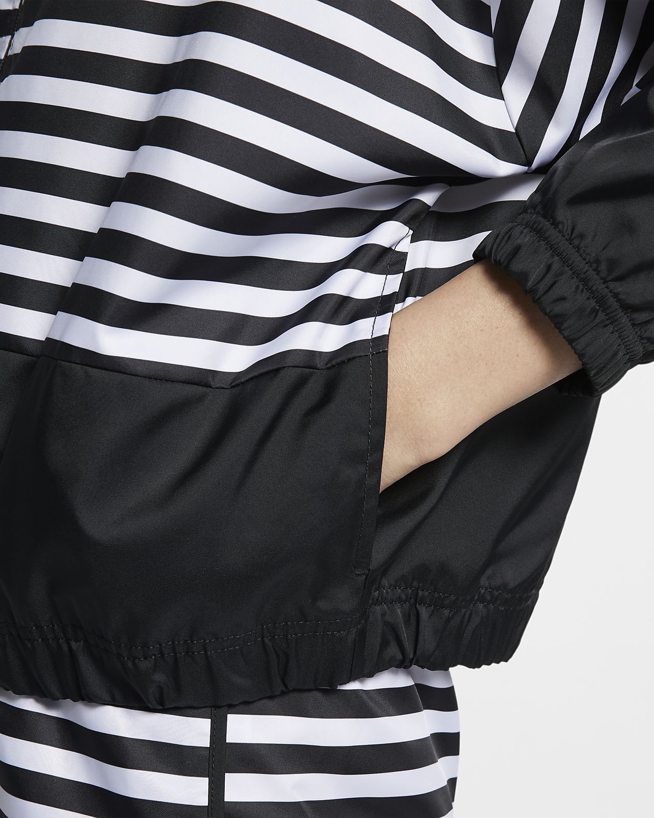 Nike Jacke NSW Woven WeißSchwarz Damen Nike Jacke NSW Woven WeißSchwarz Damen