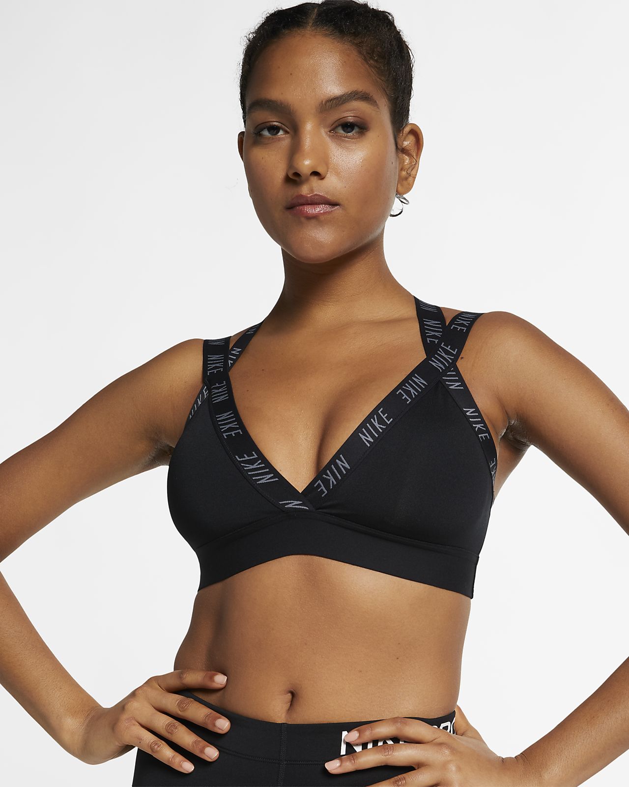 Nike Indy Logo Sport-BH mit leichtem Halt für Damen Nike Indy Logo Sport-BH mit leichtem Halt für Damen