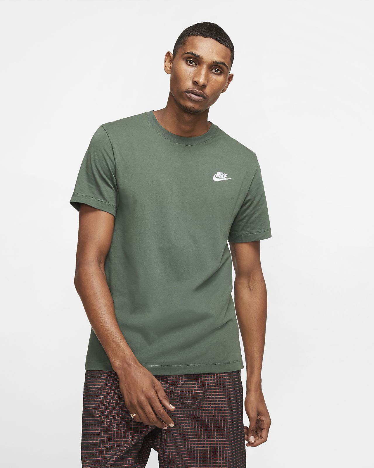 nike sportswear club tee