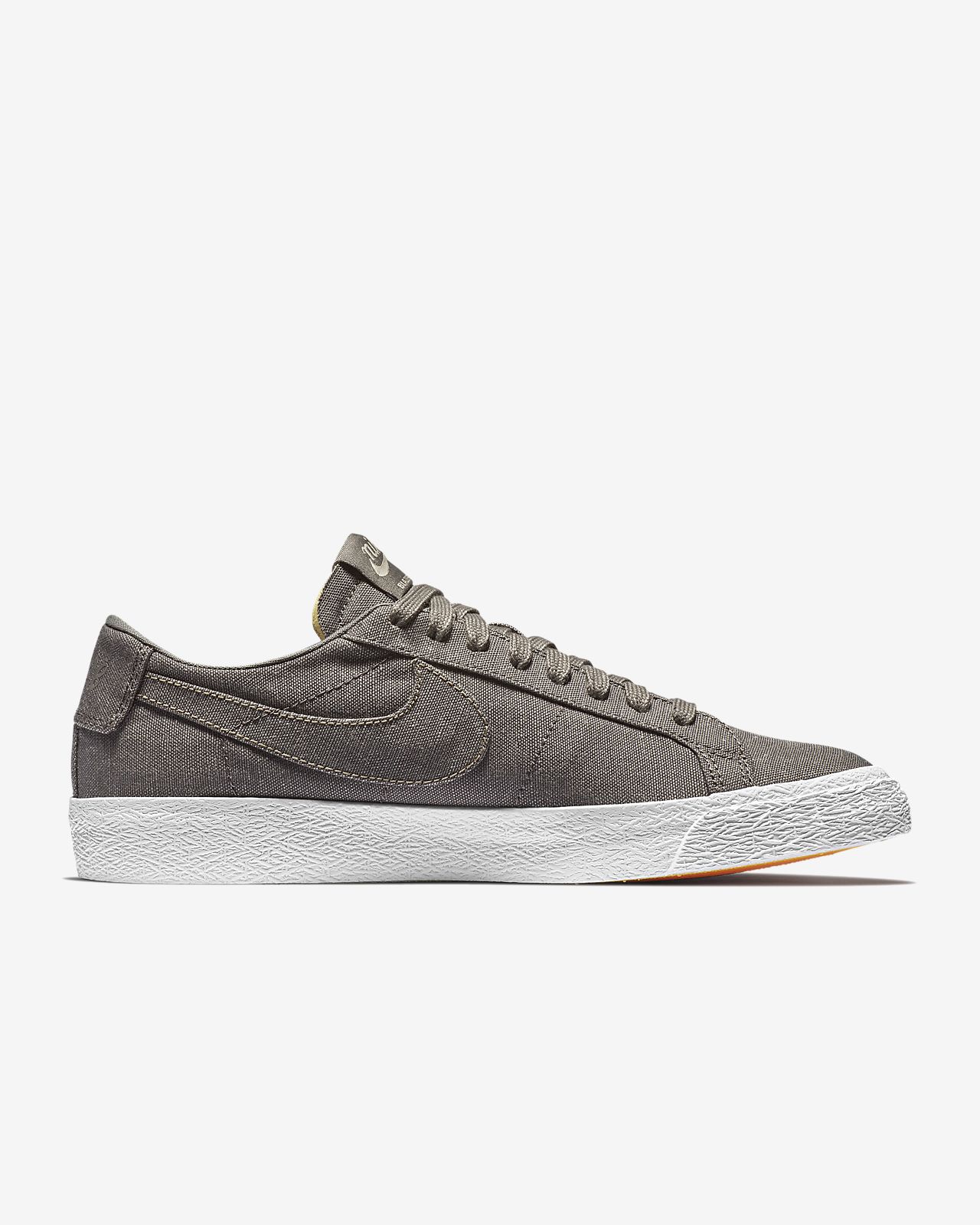 Nike SB Zoom Blazer Low Canvas Deconstructed Men's Skateboarding Shoe Nike SB Zoom Blazer Low Canvas Deconstructed Men's Skateboarding Shoe