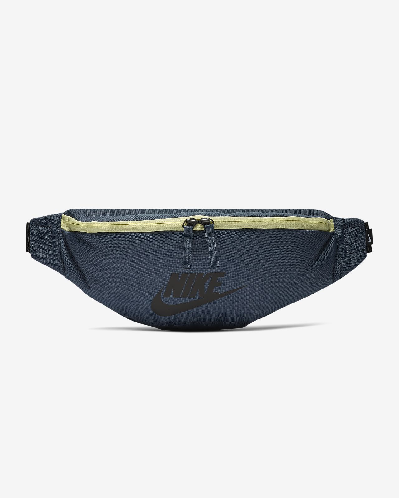 Nike Sportswear Heritage Gürteltasche. BE Nike Sportswear Heritage Gürteltasche. Nike BE