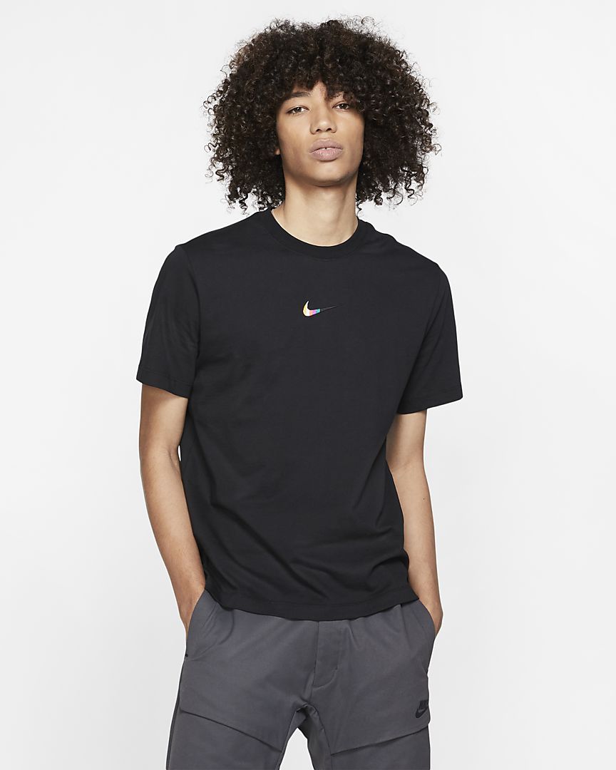 Nike ナイキ Tシャツ徹底解剖 着心地抜群のtシャツのサイズ感 着丈をサイズ表を使って解説 レディース人気のオシャレコーデ も Unisize ユニサイズ