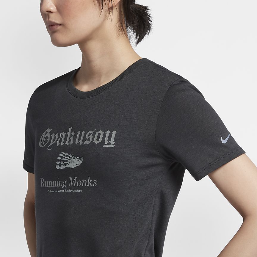 袖とフードの取り外しができてスタイリッシュな「NIKELAB GYAKUSOU」の