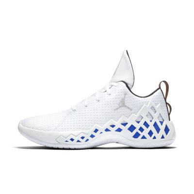 Jordan Jumpman Diamond Low Basketball Shoe. Nike EG