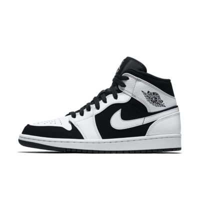 Air Jordan 1 Mid Shoe. Nike IN