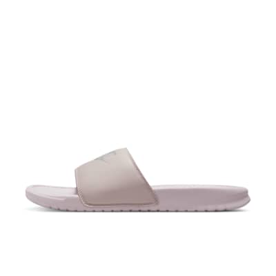 Claquette Nike Benassi pour Femme. Nike MA