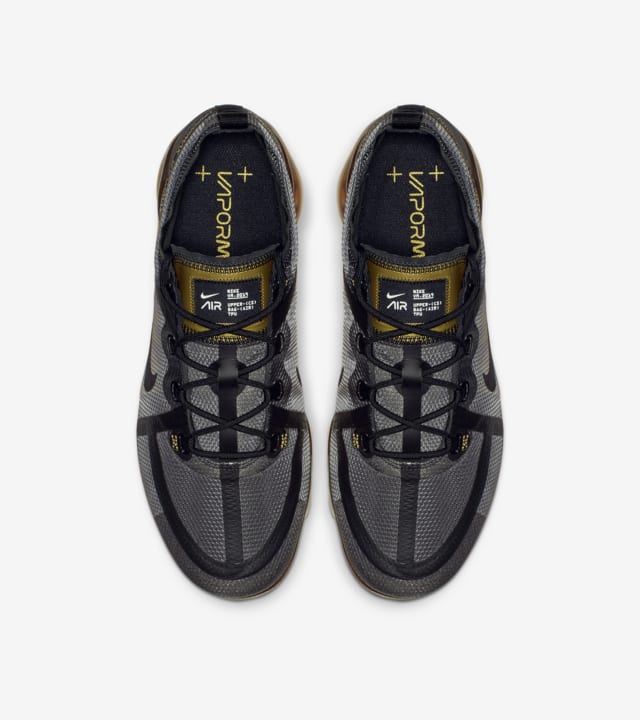 nike air vapormax 2019 black and gold