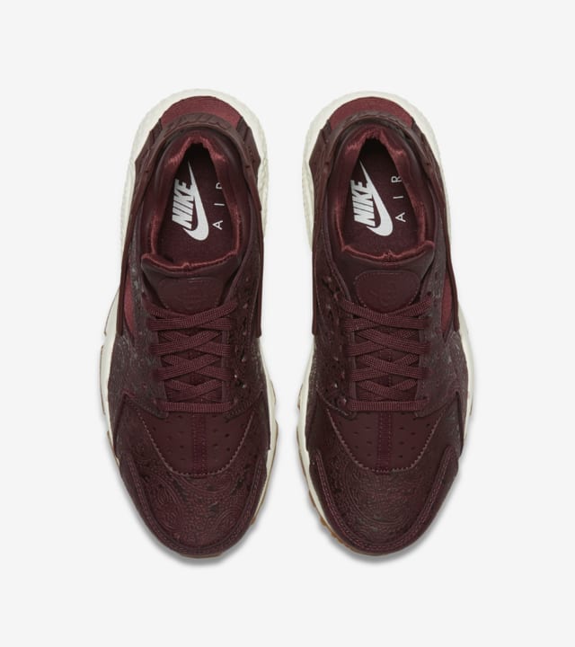 nike huarache maroon womens