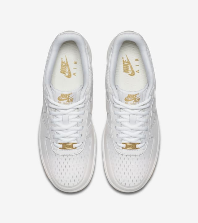 white and gold nike shoes womens
