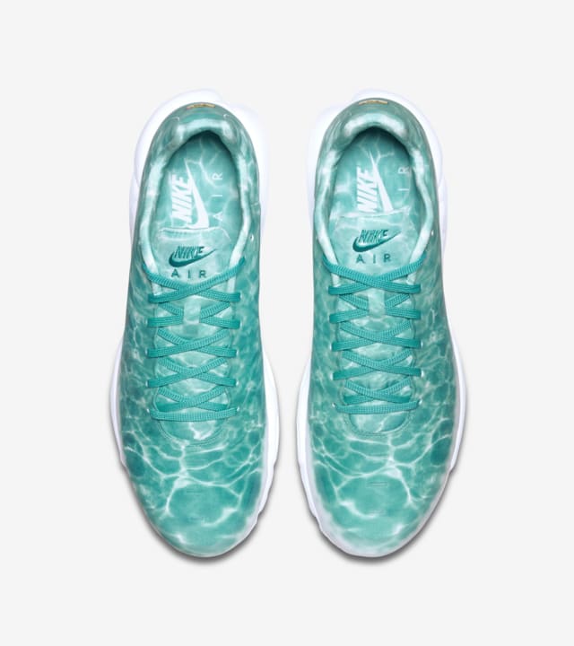 nike air max plus shark white