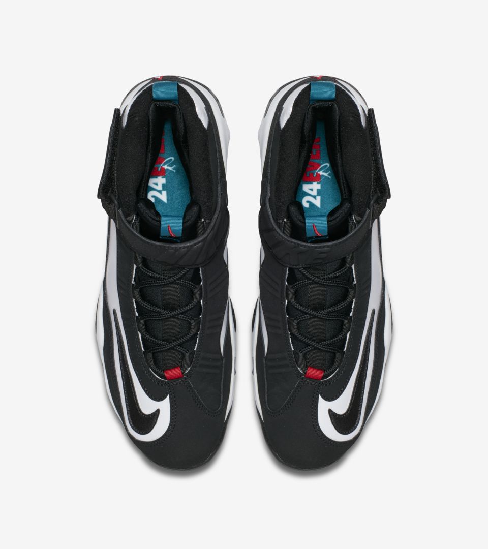 kyrie 5 bottom