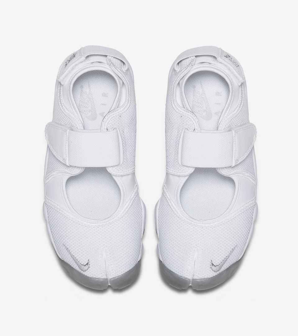 Women's Nike Air Rift 'Triple White'. Nike⁠+ SNKRS