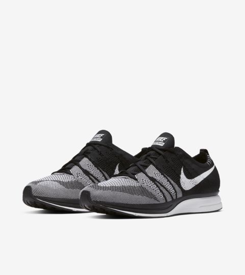 nike flyknit trainer black white