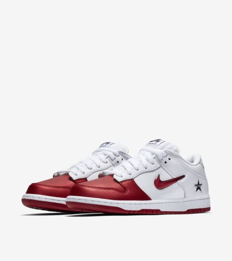 nike dunk sb low supreme
