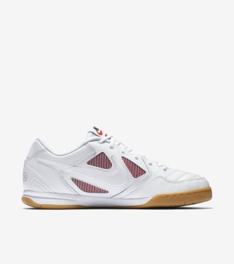 nike supreme futsal