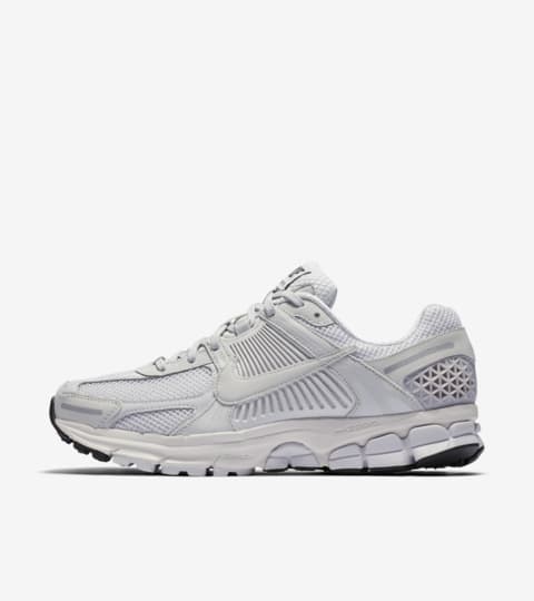 nike zoom vomero 5 triple white