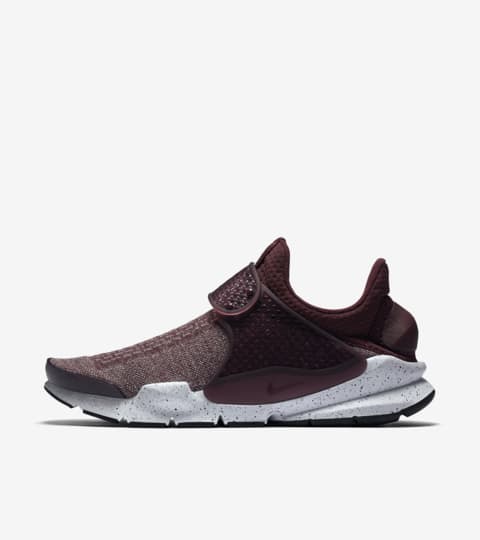 nike sock dart maroon