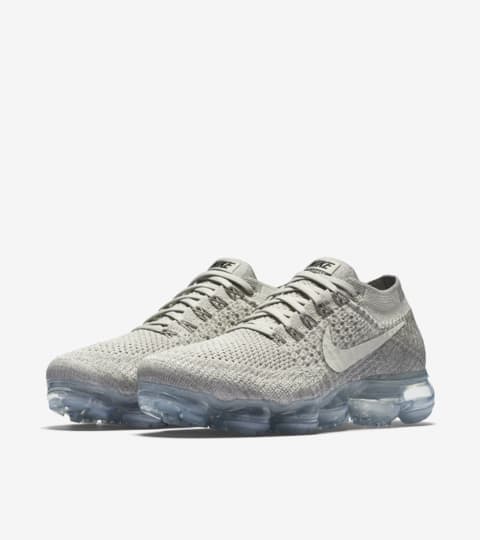 grey women vapormax
