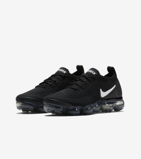 vapormax black and white womens