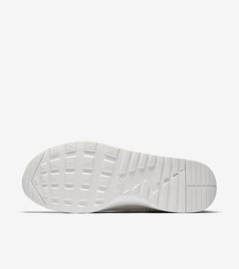 white and gold air max thea