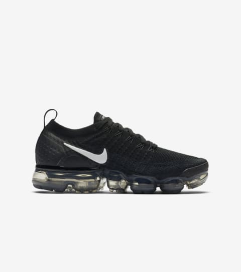 vapormax black and white womens