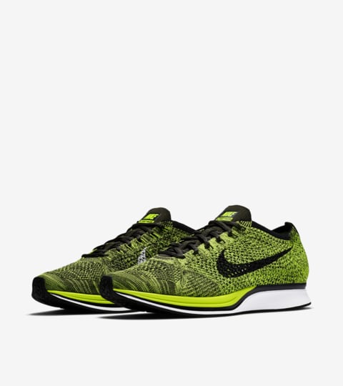 nike flyknit racer volt