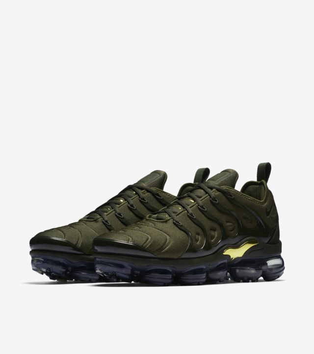 vapormax green and gold