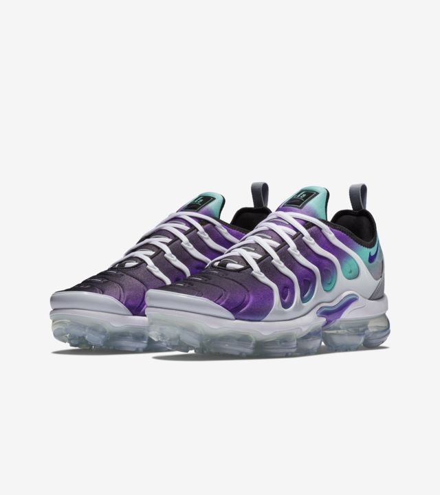 purple nike vapormax plus