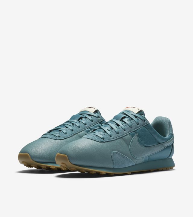 Nike Womens Nike Pre Montreal Racer Vintage Premium Blue Nike Womens Nike Pre Montreal Racer Vintage Premium Blue