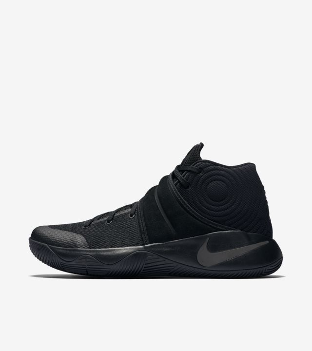 kyrie 2 black and white