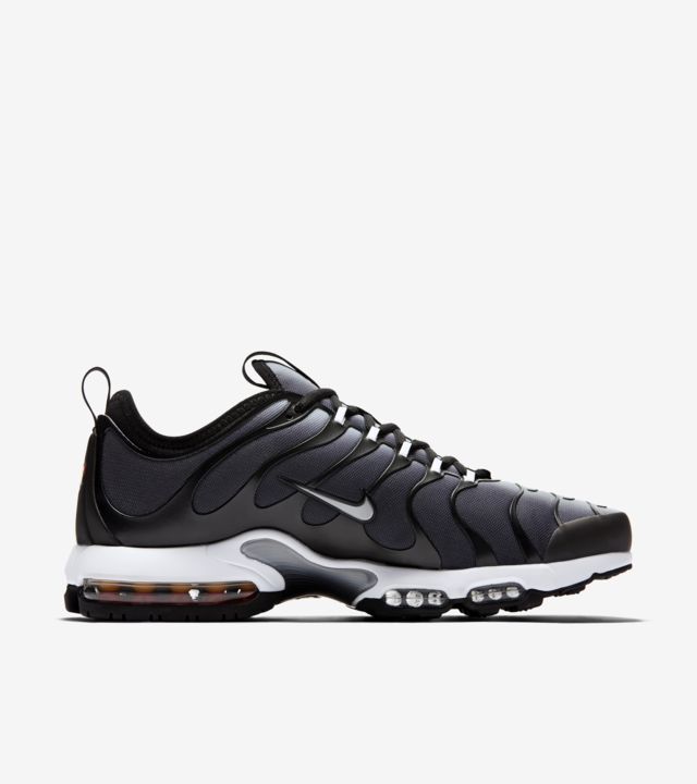 nike tn plus ultra black