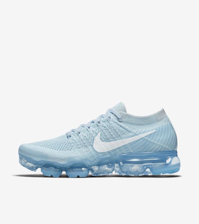 blue womens vapormax