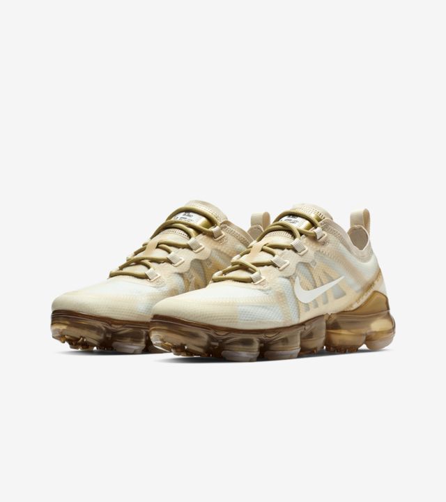 nike air vapormax white and gold