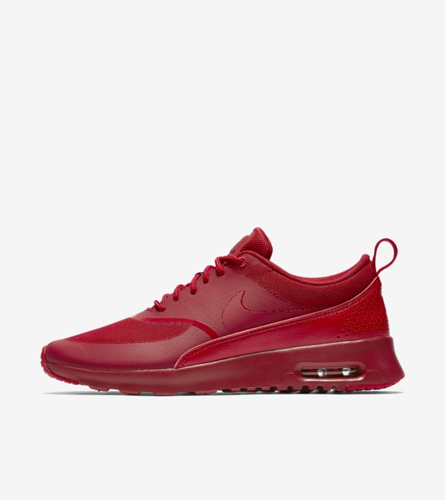 all red nike women's sneakers
