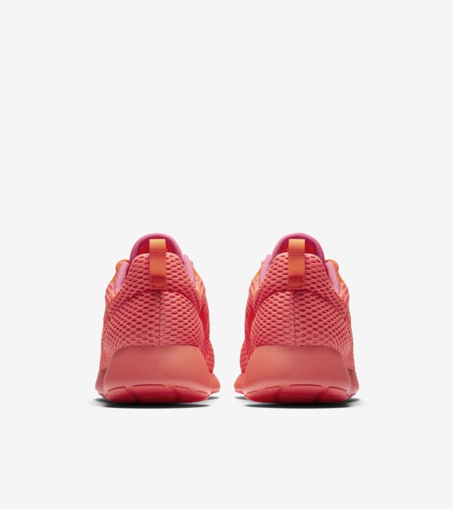 nike roshe one total crimson