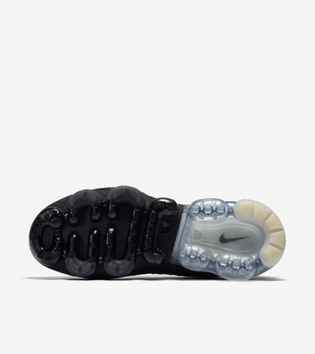 nike air vapormax flyknit moc 2 black white nike air vapormax flyknit moc 2 black white
