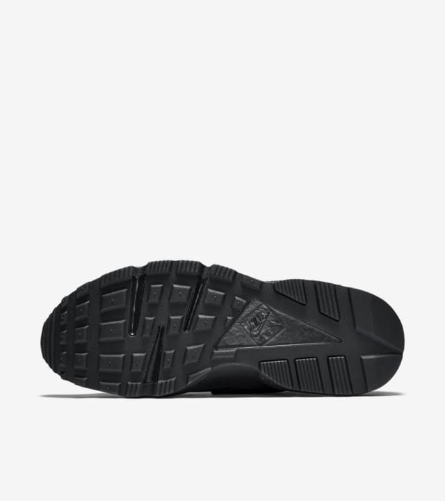 blackout huaraches